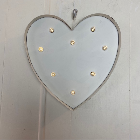 Studio Decor Cream Distressed Marquee Sign - Picture 7 of 10